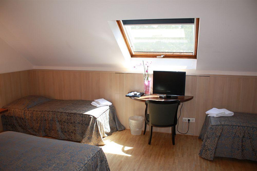 Ibis Wavre Brussels East Hotel Bagian luar foto